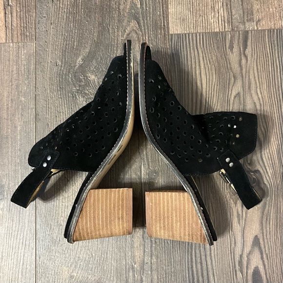 Chinese Laundry Cutout Heeled Sandals - Picture 2 of 4